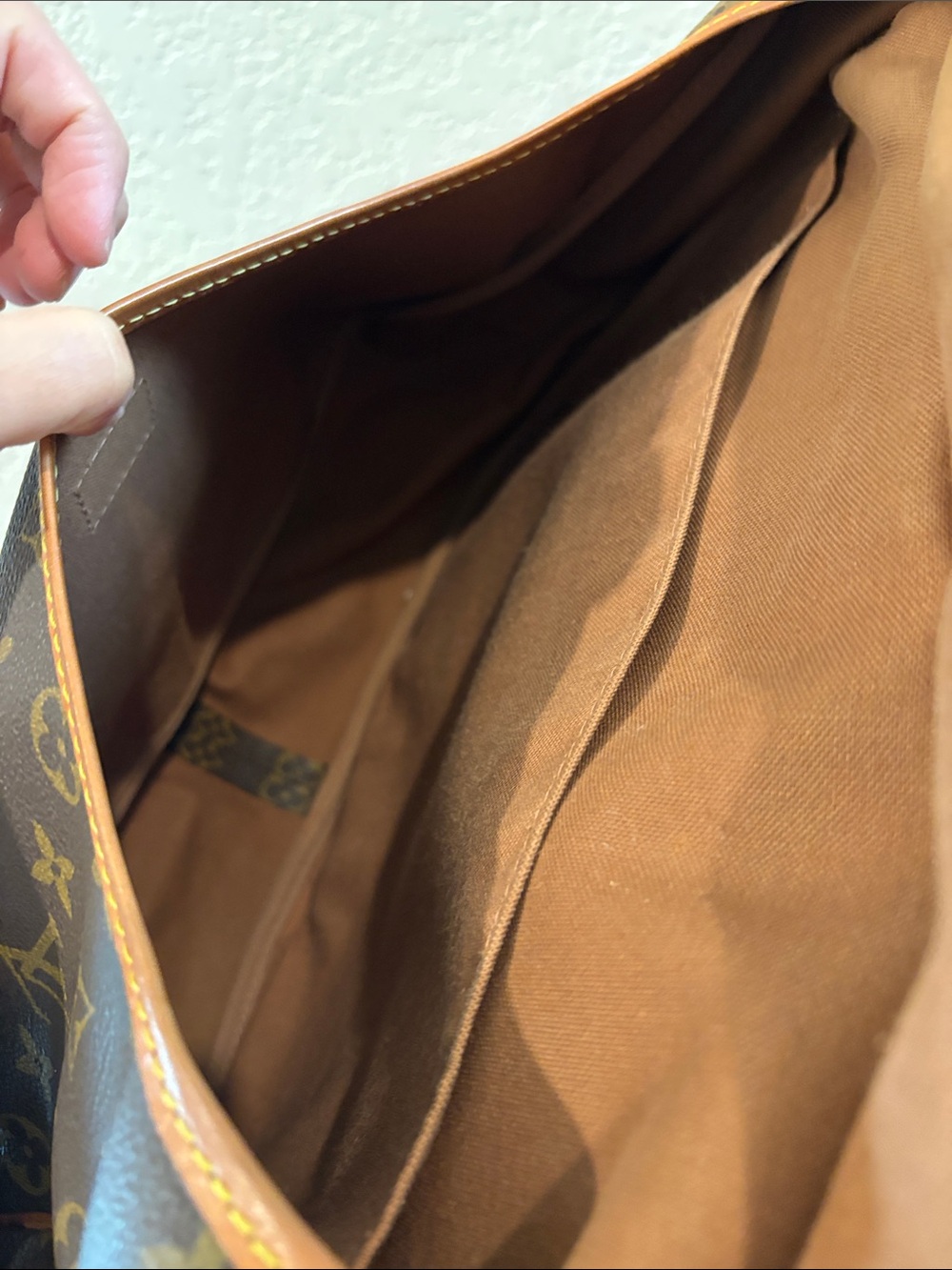 Louis Vuitton FH0940 Saumur 35 Brown Monogram Crossbody Bag - Picture 4 of 13